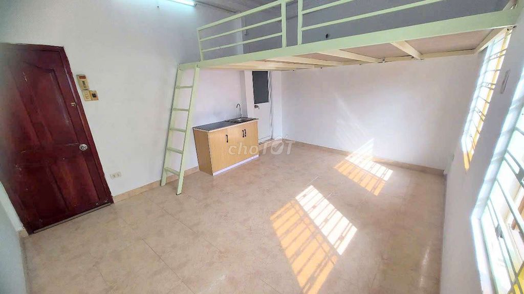 Tell Zhang of many of the rooms with a high guard 2 meters of Trần Quốc Thảo Minister