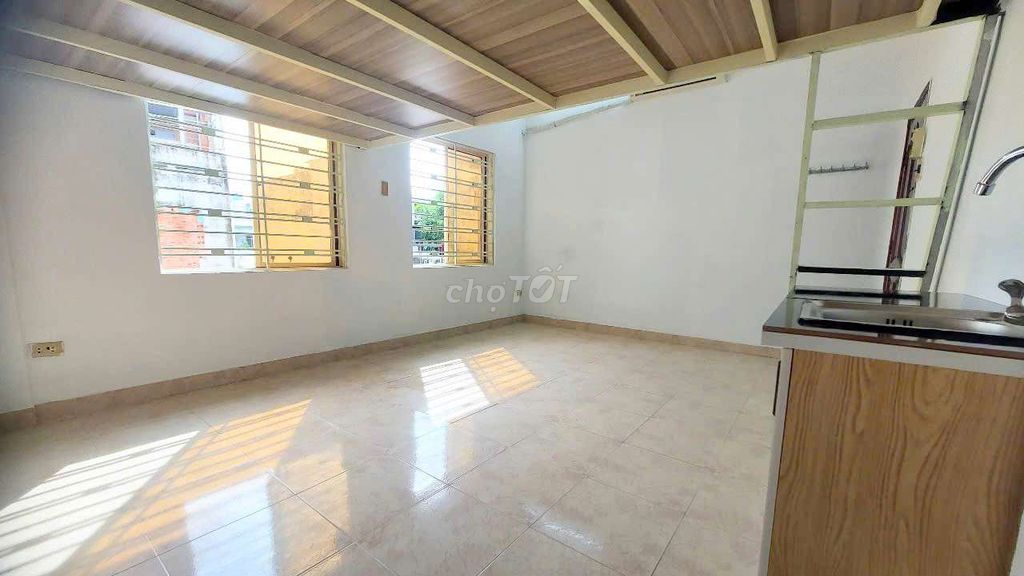 Tell Zhang of many of the rooms with a high guard 2 meters of Trần Quốc Thảo Minister