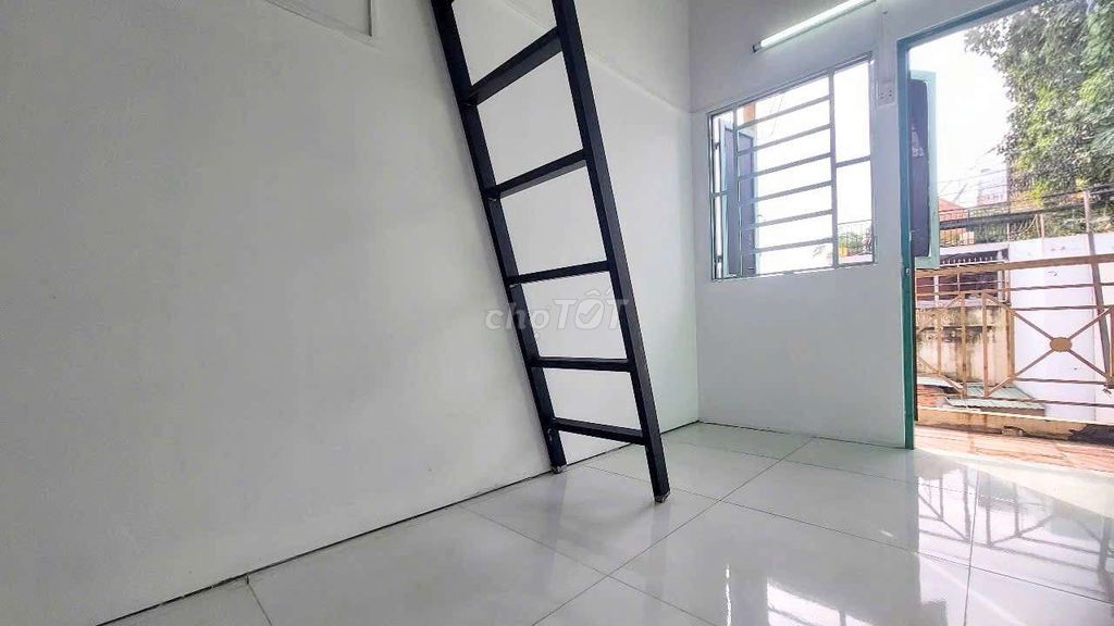 Tell Zhang of many of the rooms with a high guard 2 meters of Trần Quốc Thảo Minister