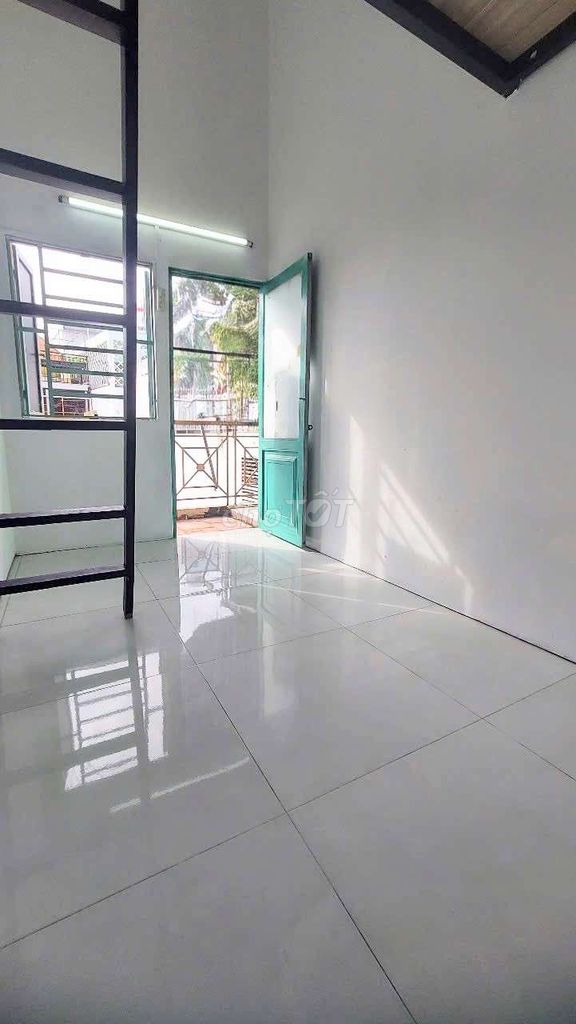 Tell Zhang of many of the rooms with a high guard 2 meters of Trần Quốc Thảo Minister