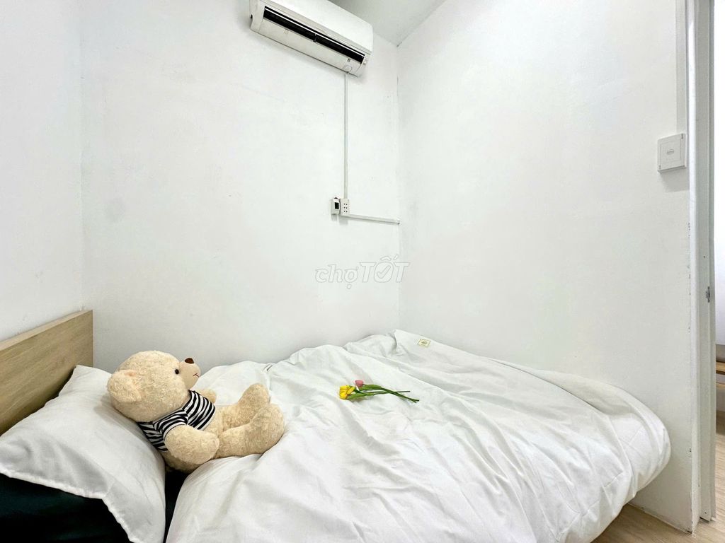 Rent two rooms full of furniture, private washing machines, elevators right here.