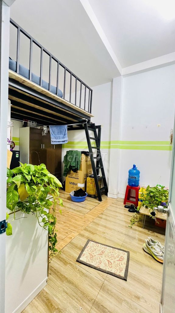 It's the owner who rents the guard room near the mid-Cvpm that costs 2 million9 right now.