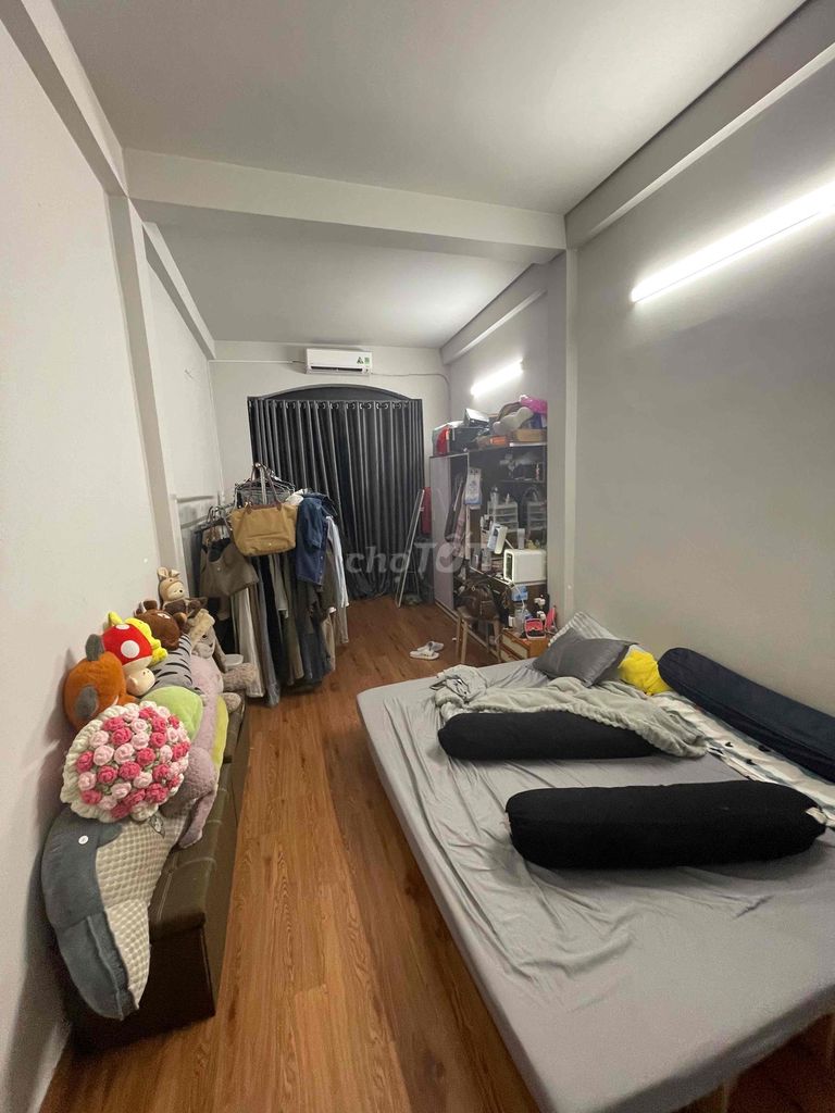 Rent Lý Thường Kiệt 3.3 x10. 1 float. 2 rooftop 3 bedroom 3 toilets.