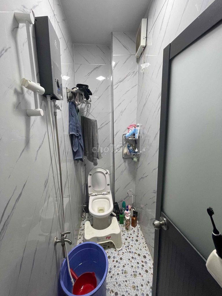 Rent Lý Thường Kiệt 3.3 x10. 1 float. 2 rooftop 3 bedroom 3 toilets.