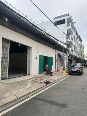 Archive 206 m2 - horizontal 12 M - local road - truck truck