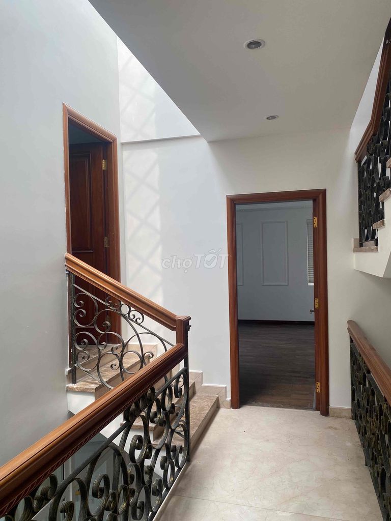Rent a villa. Tân Sơn Nhì.