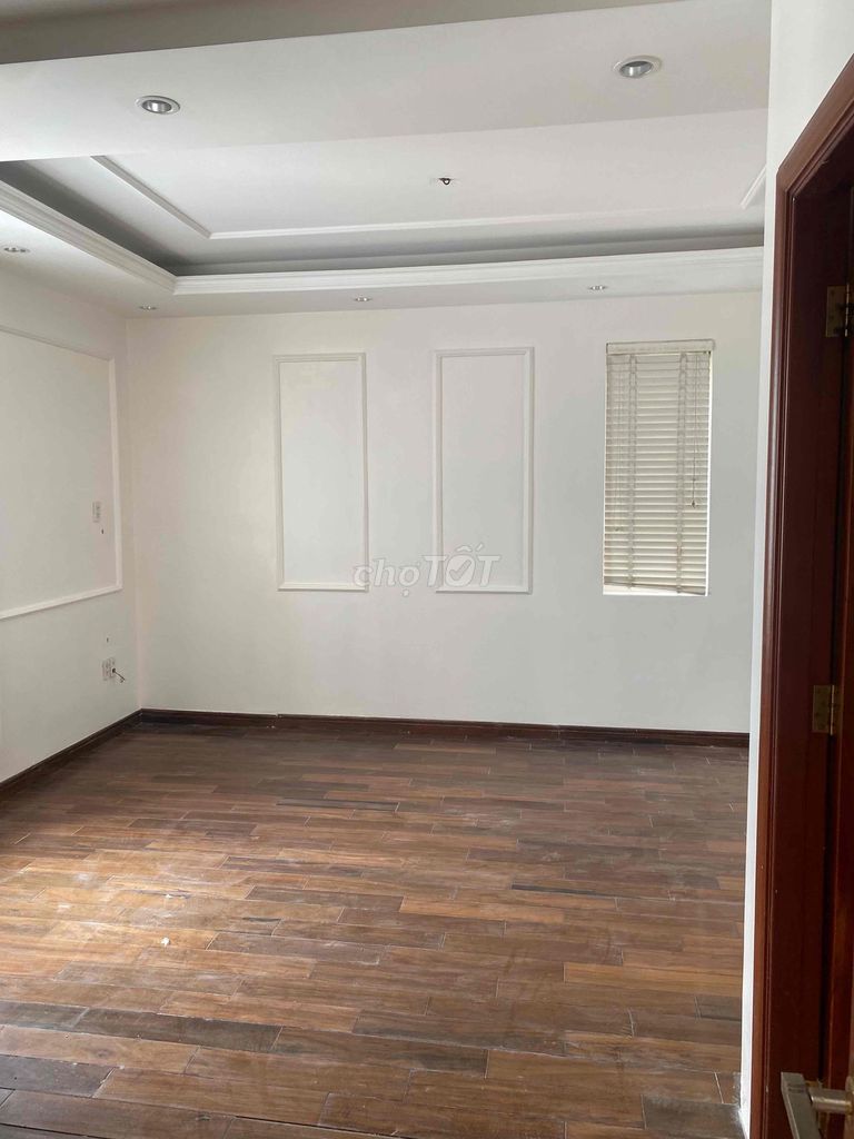Rent a villa. Tân Sơn Nhì.