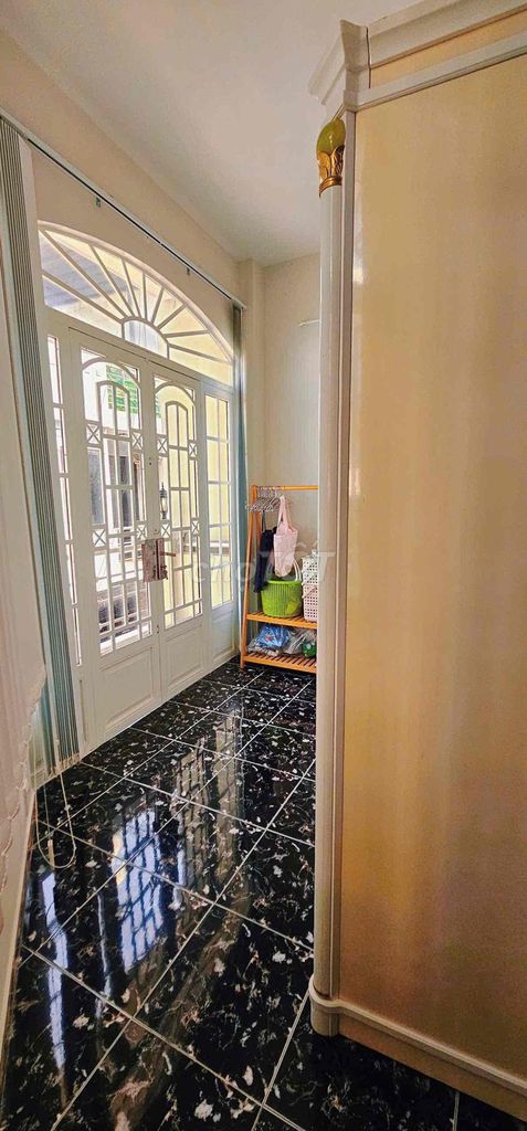 Rent Oto National House.