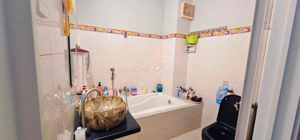 Rent Oto National House.