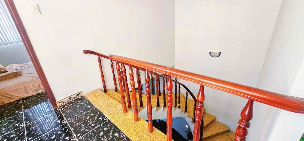 Rent Oto National House.
