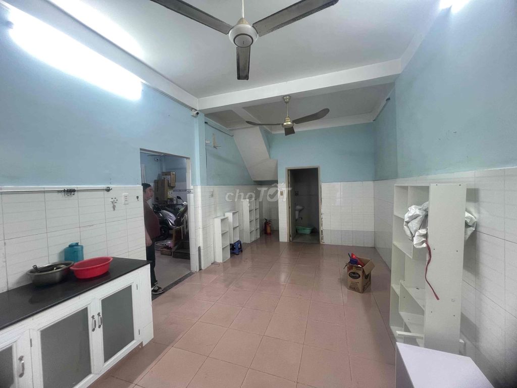 Huỳnh Văn Bánh rent, Phú Nhuận 9 x 9 meters, 4 floors, 5 bedrooms, 29 million