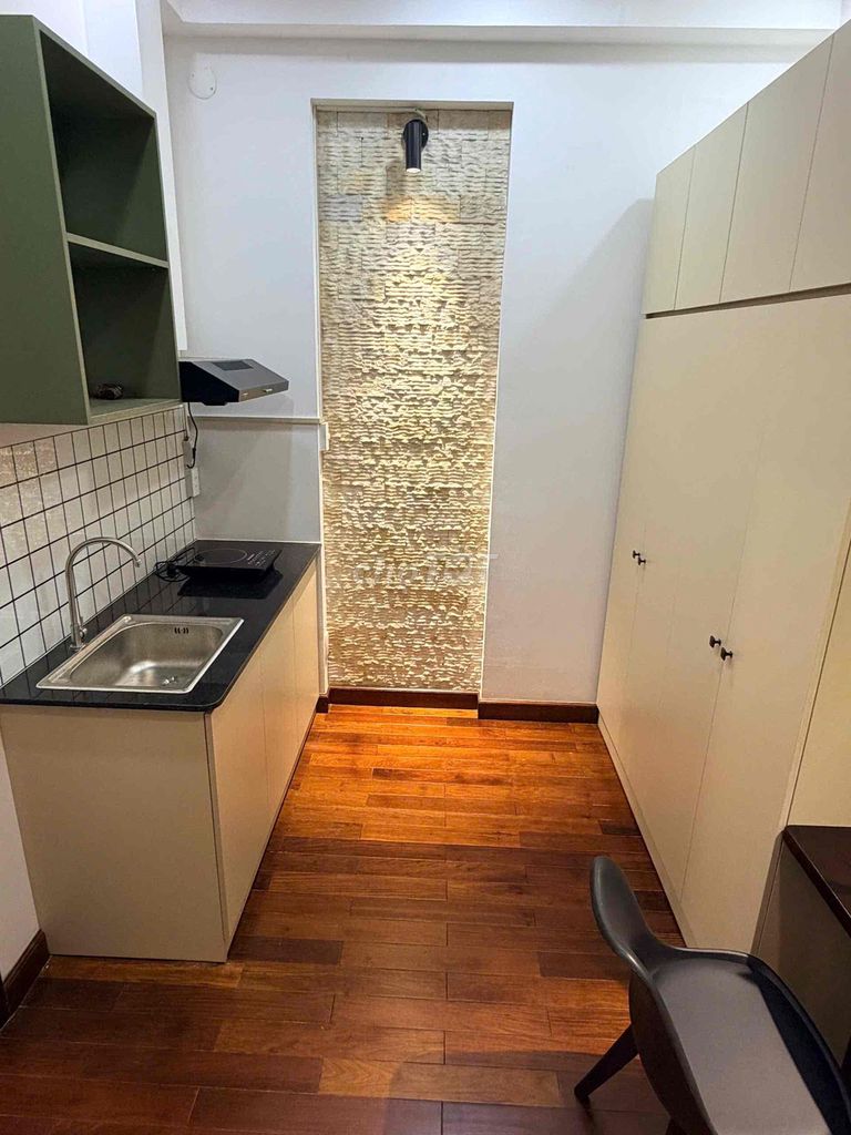 One bedroom has a new ballcon full Nguyễn Cửu Vân interior.