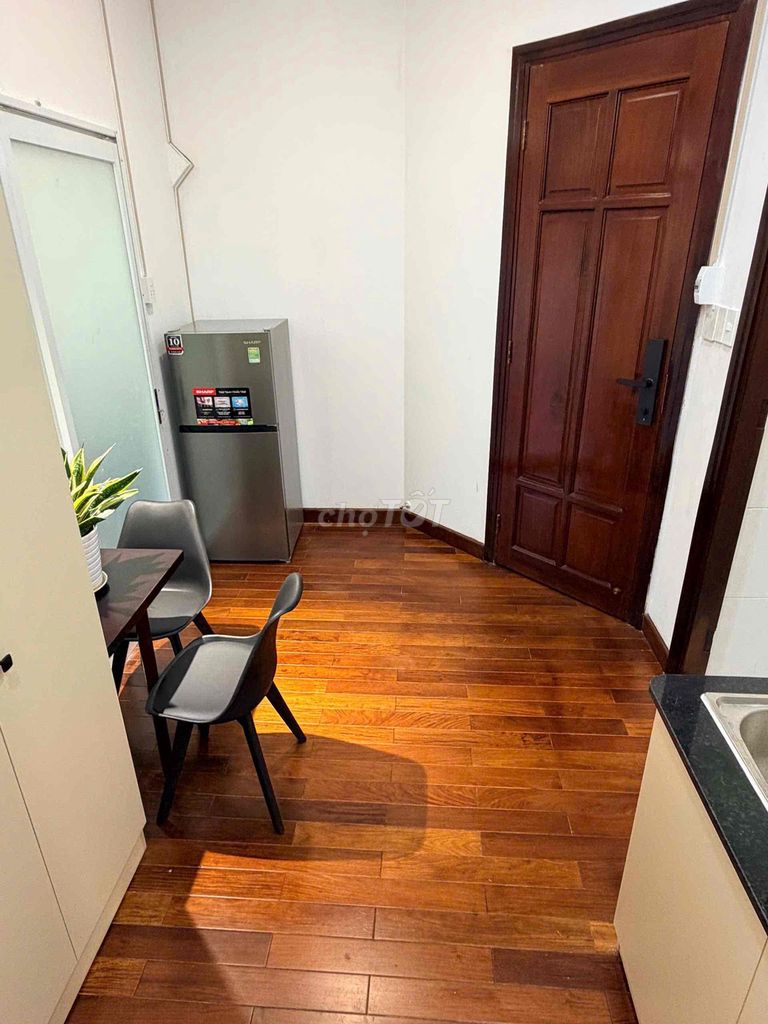 One bedroom has a new ballcon full Nguyễn Cửu Vân interior.