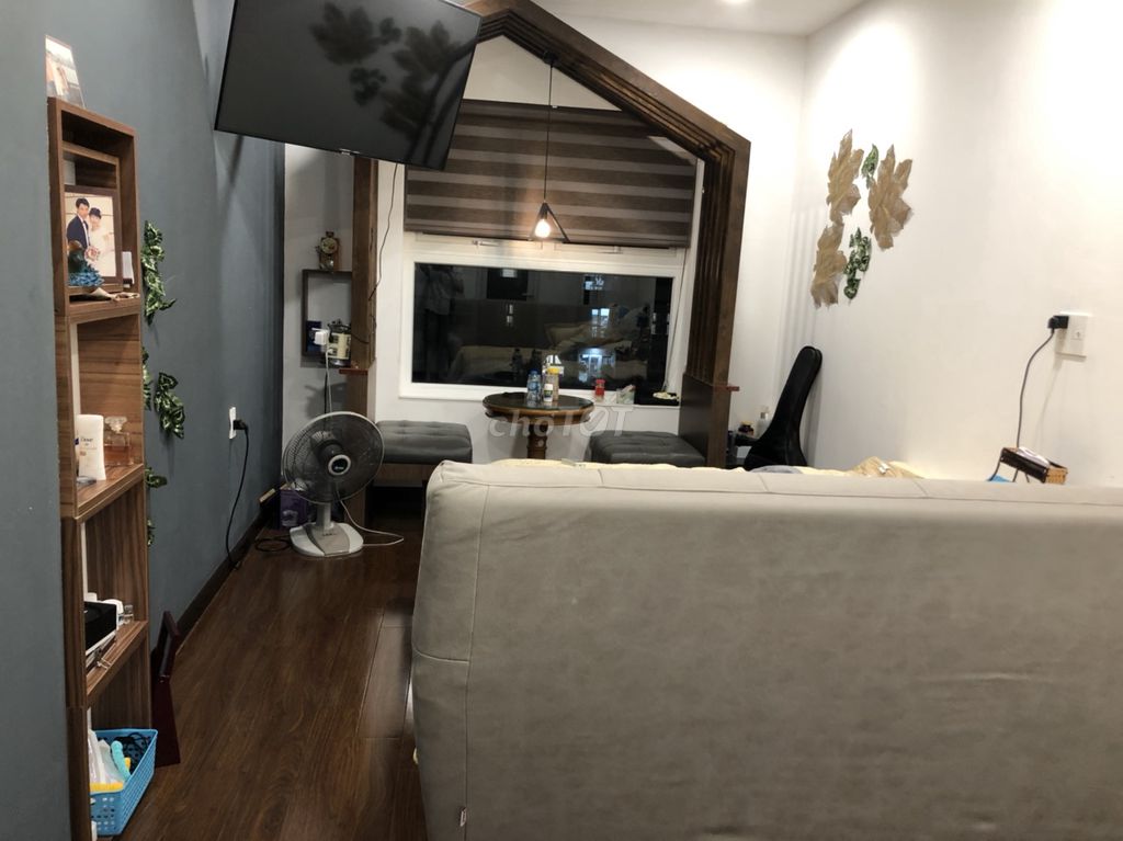 It's the owner of Tân Phước Plaza. 11 – 120 M2 (3 bedroom - 2 toilets) - 15 million