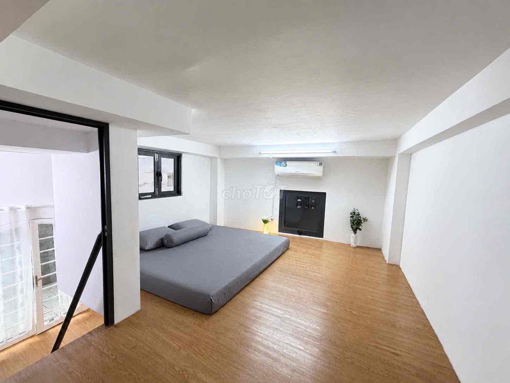 Rent Duprix's apartment at the market. She understands the furniture just moved in.