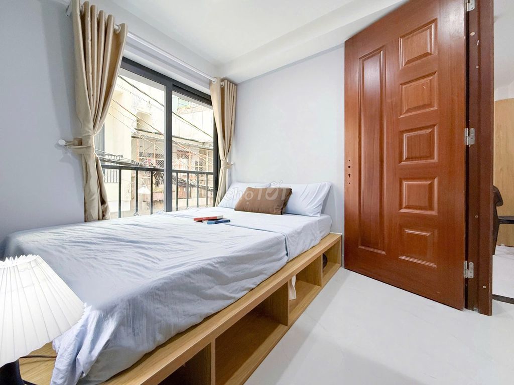 Two bedrooms. A window living room, elevators, security, private washing machine.