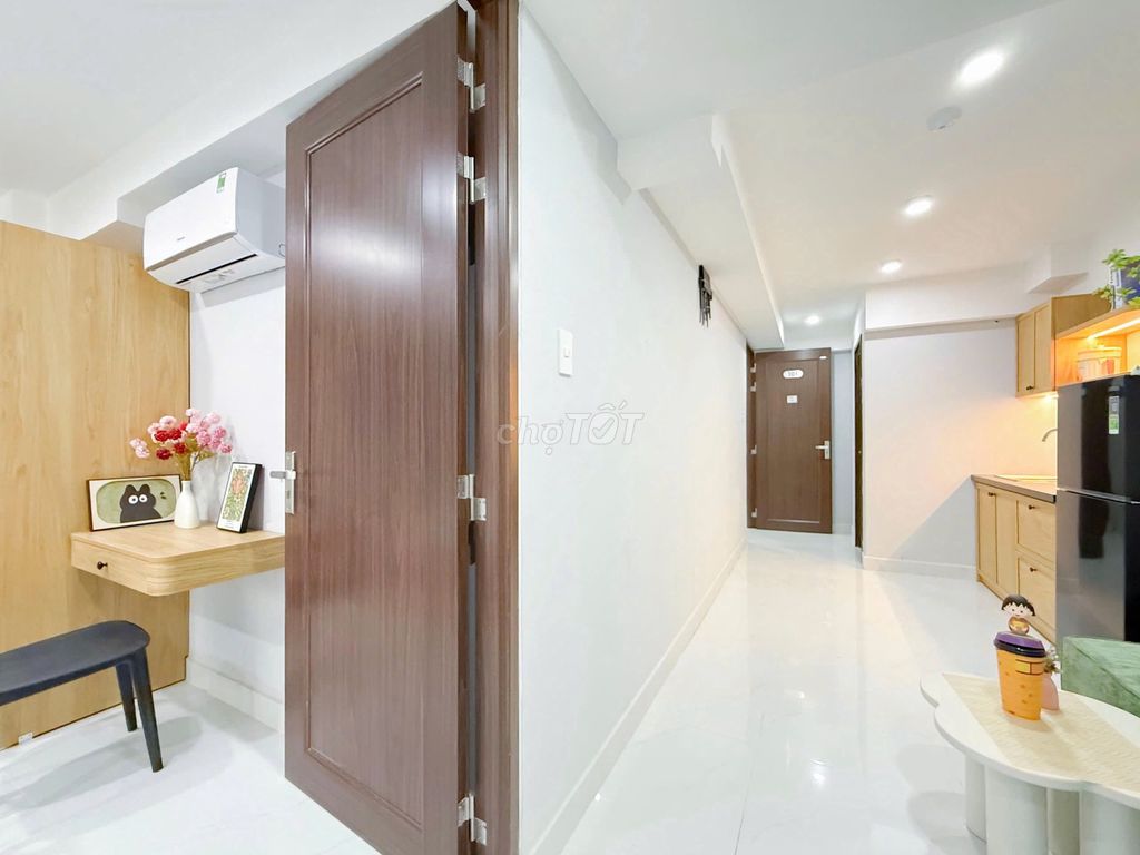 Two bedrooms. A window living room, elevators, security, private washing machine.