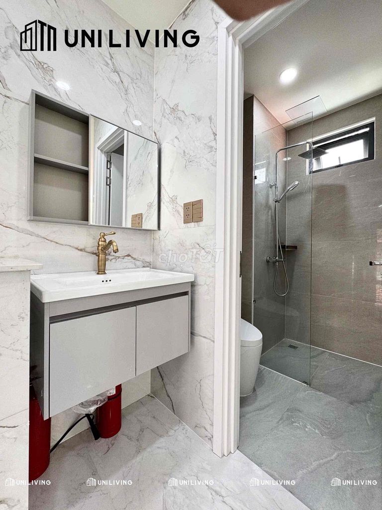 Open the high-end apartment building. A 45-55-milent garden bedroom.