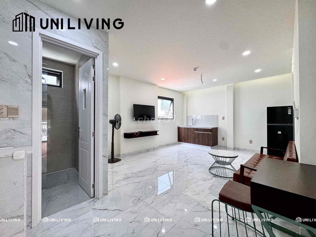 Open the high-end apartment building. A 45-55-milent garden bedroom.