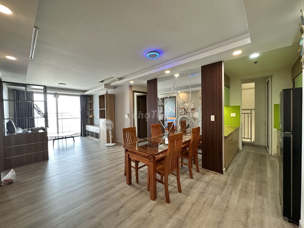 Need to rent the Lucky Place apartment, District 6.