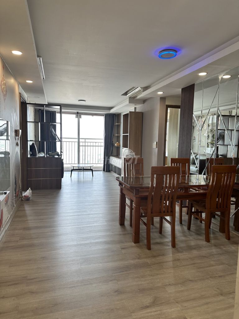 Need to rent the Lucky Place apartment, District 6.