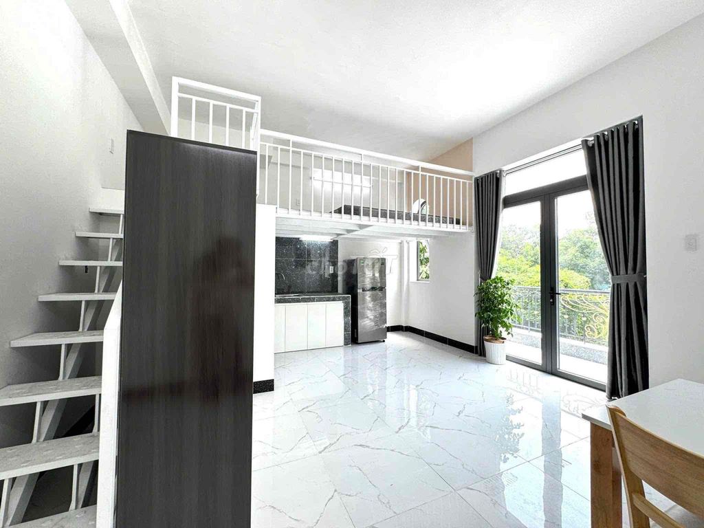 Open balcony - full interior right on Nguyễn Thị Định