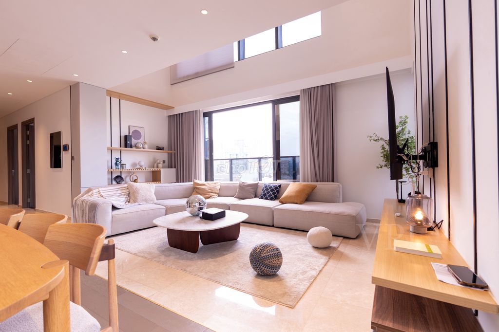 Rent a three-room The MarQ 145,88 M2-- 110 million.