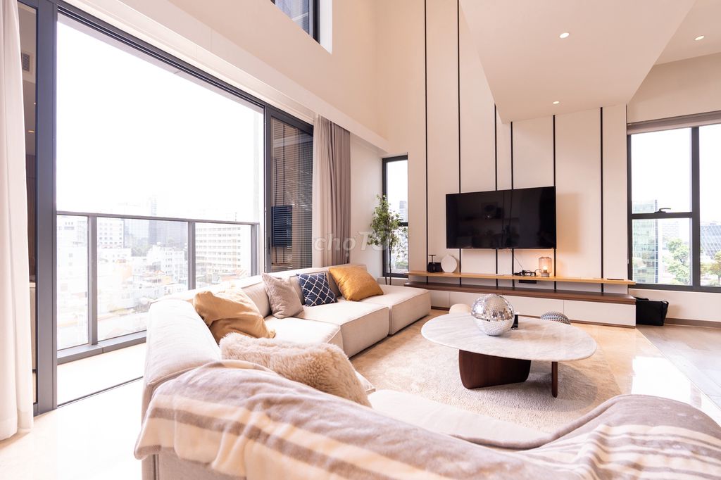 Rent a three-room The MarQ 145,88 M2-- 110 million.