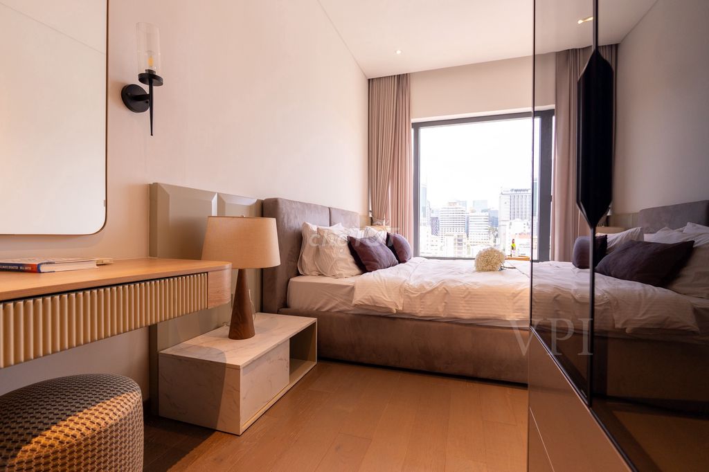 Rent a three-room The MarQ 145,88 M2-- 110 million.