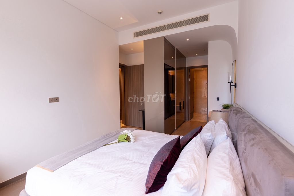 Rent a three-room The MarQ 145,88 M2-- 110 million.