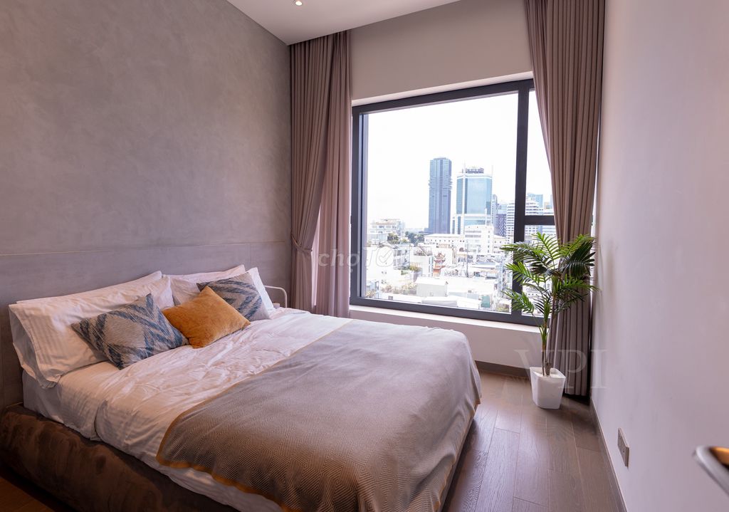 Rent a three-room The MarQ 145,88 M2-- 110 million.