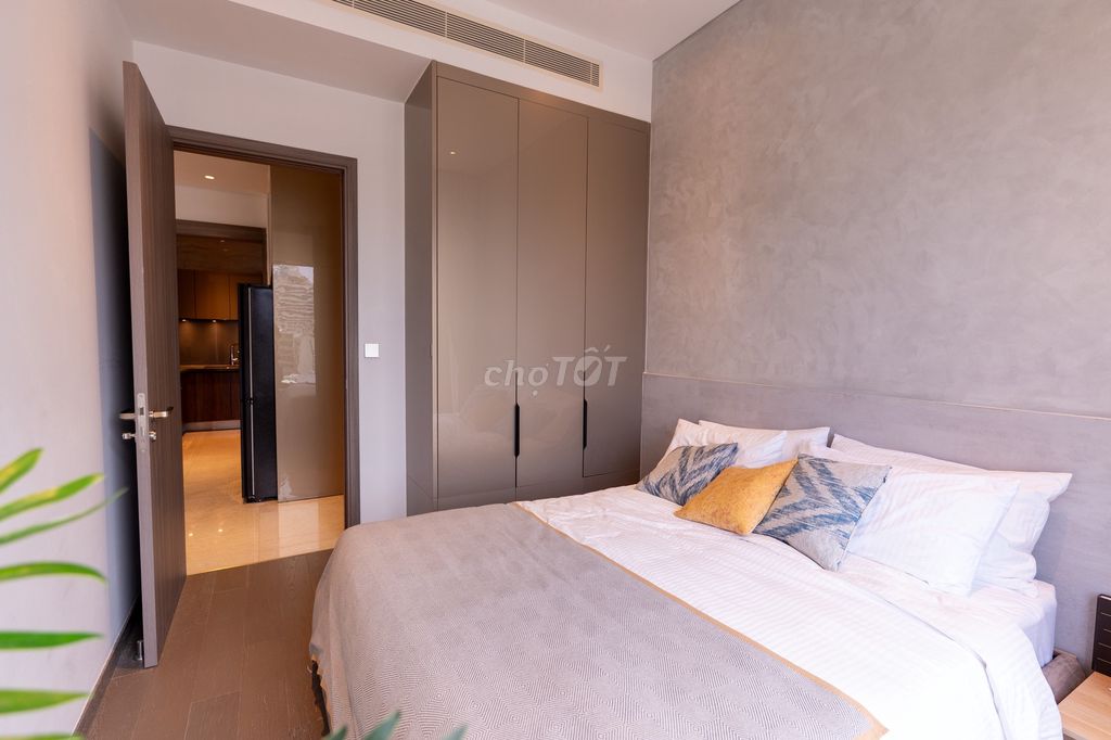 Rent a three-room The MarQ 145,88 M2-- 110 million.
