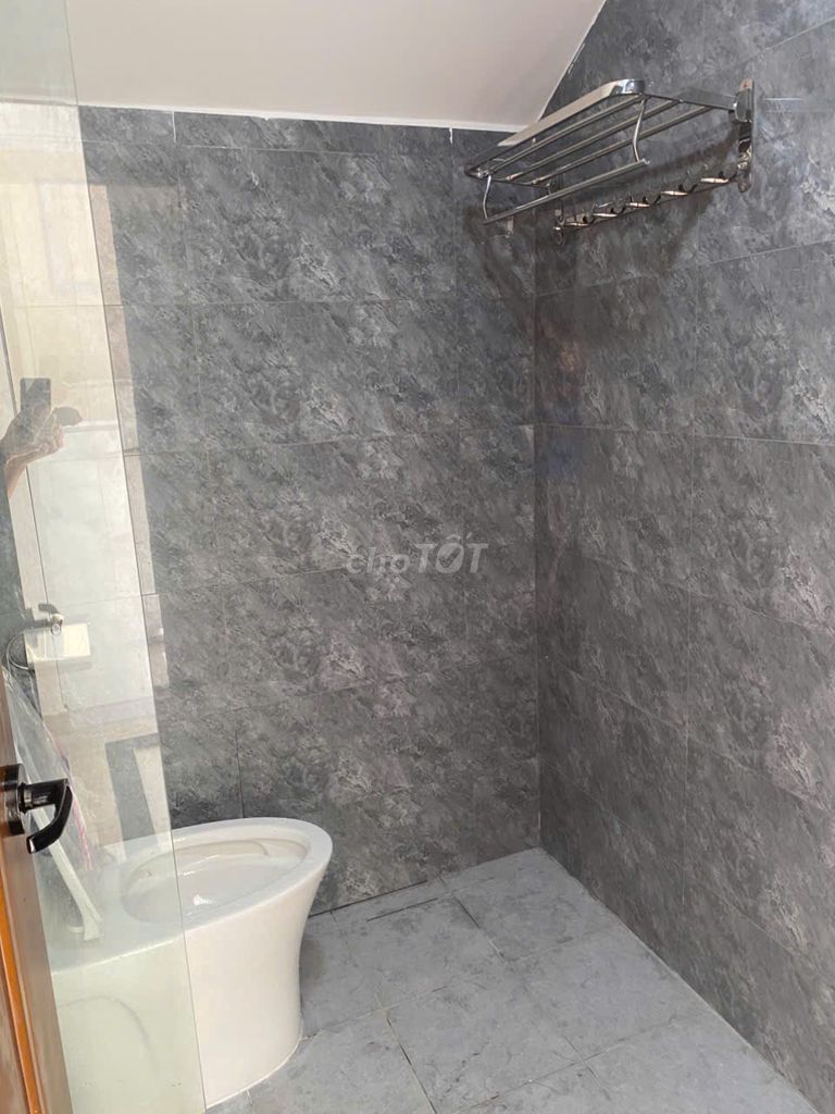 The owner rented the green town Qq, 30 meters, at 4 million.
