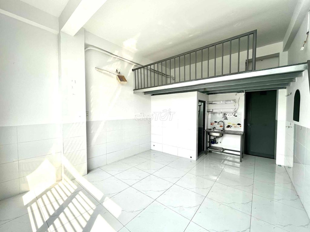 High guard room - ready air conditioning - 30 M2 - right at Phan Văn Hớn