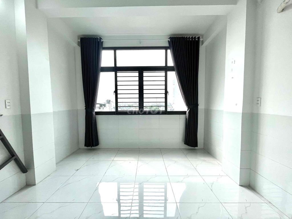 High guard room - ready air conditioning - 30 M2 - right at Phan Văn Hớn