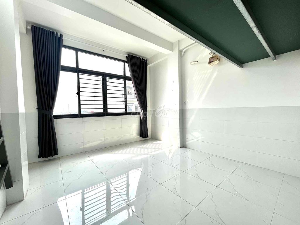 High guard room - ready air conditioning - 30 M2 - right at Phan Văn Hớn