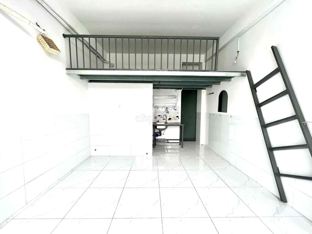 High guard room - ready air conditioning - 30 M2 - right at Phan Văn Hớn