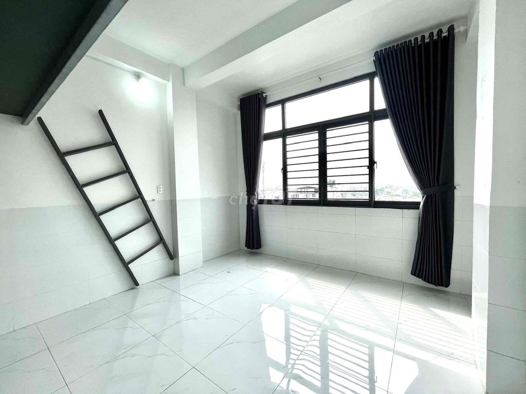 High guard room - ready air conditioning - 30 M2 - right at Phan Văn Hớn