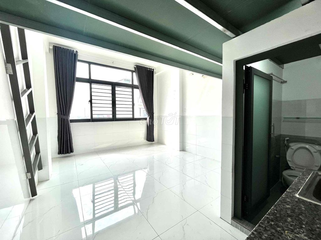 High guard room - ready air conditioning - 30 M2 - right at Phan Văn Hớn