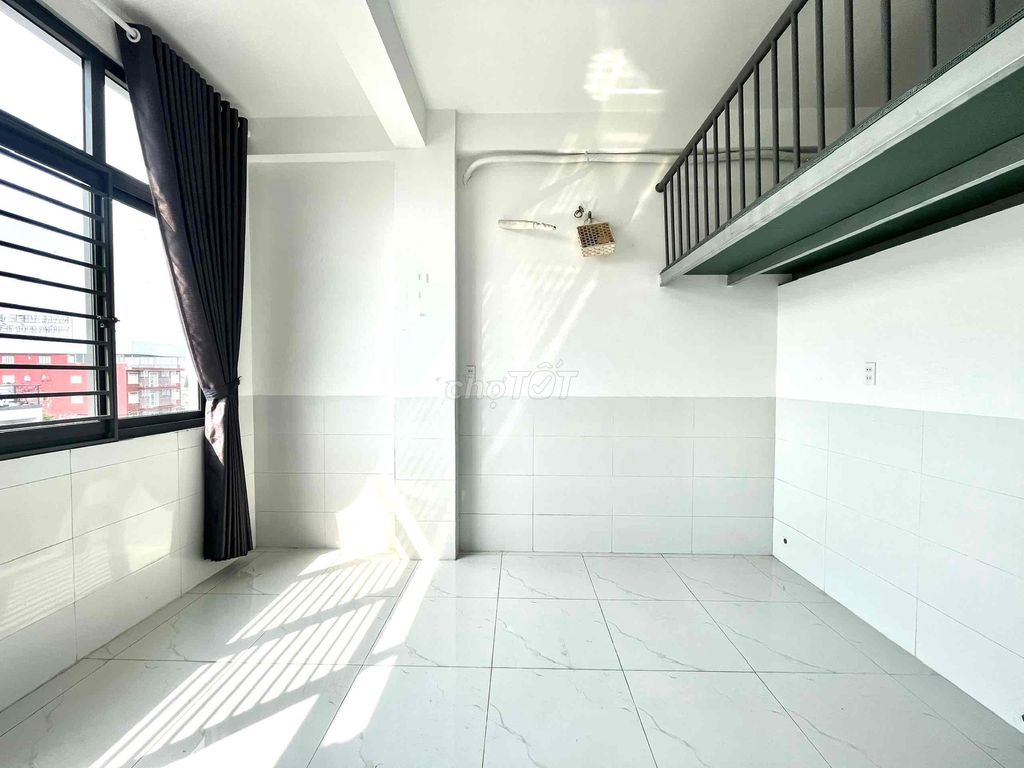High guard room - ready air conditioning - 30 M2 - right at Phan Văn Hớn