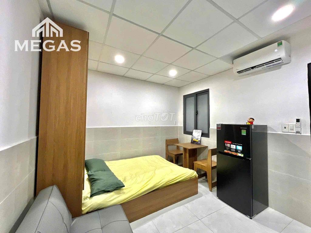 high-end motel-- with guard--unguarded--full furniture--right sign