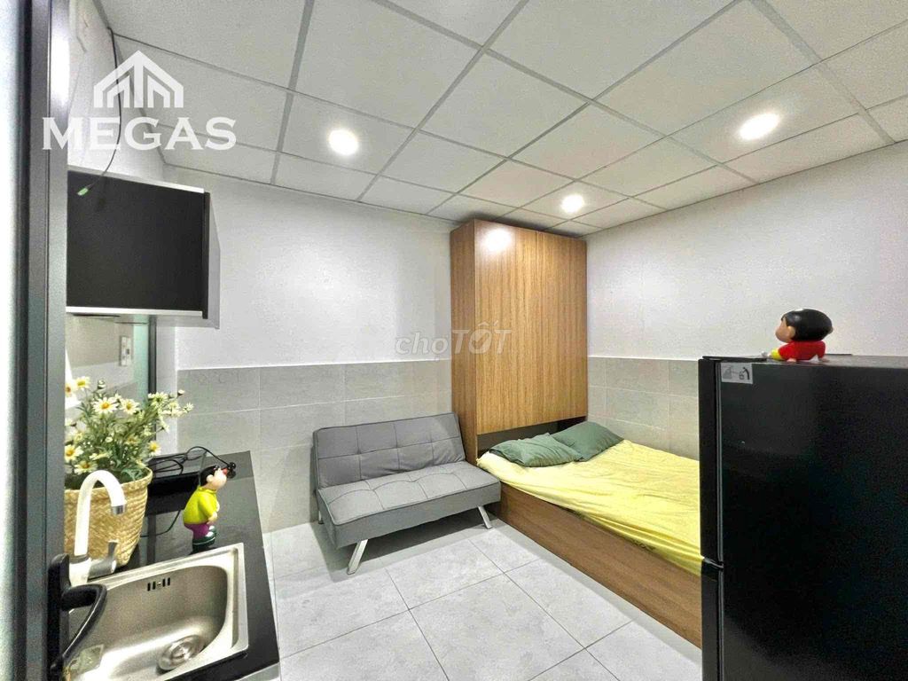 high-end motel-- with guard--unguarded--full furniture--right sign