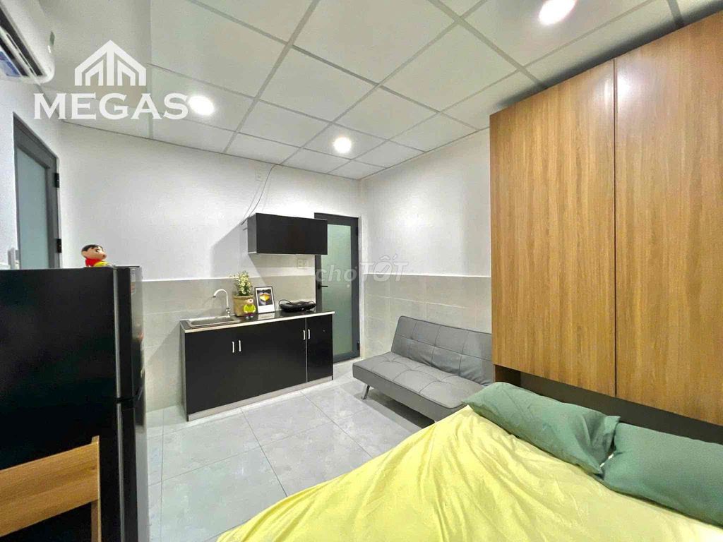 high-end motel-- with guard--unguarded--full furniture--right sign