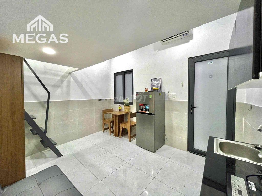 high-end motel-- with guard--unguarded--full furniture--right sign