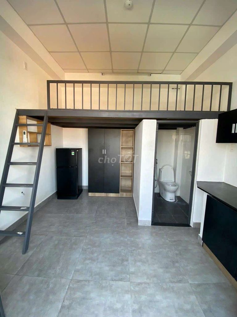 Rent the elevator balcony right at the university vlu