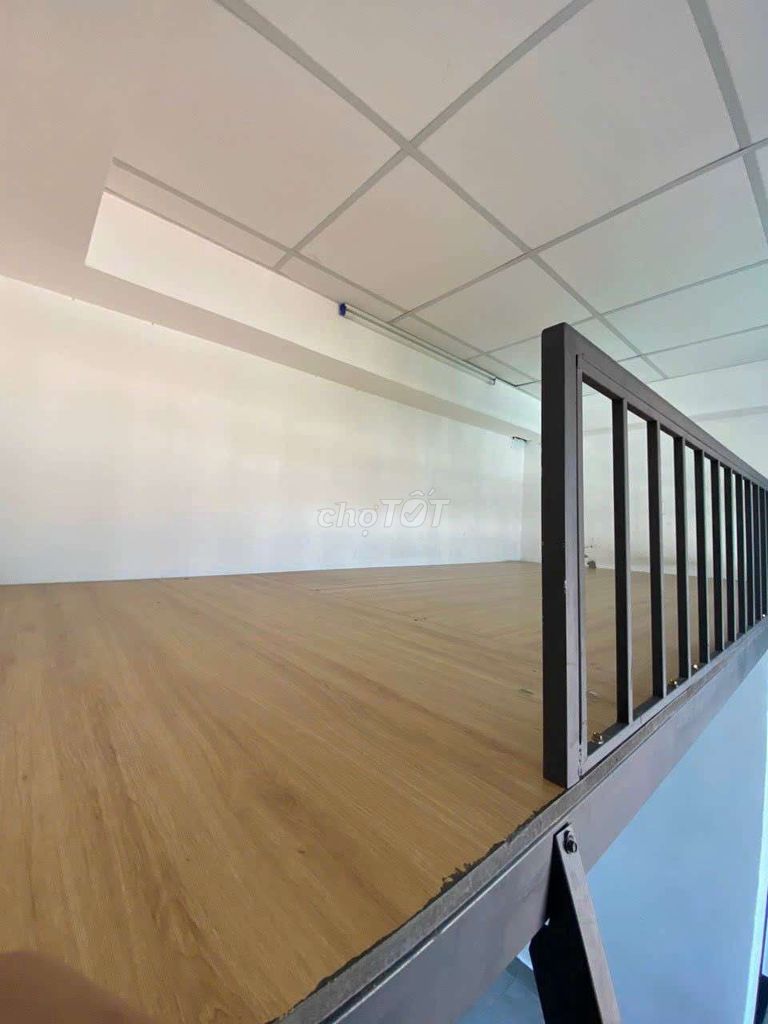 Rent the elevator balcony right at the university vlu