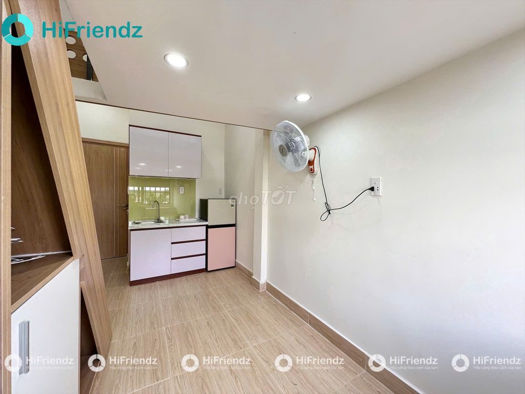 Rent room-- nice, cool room-- student prices.