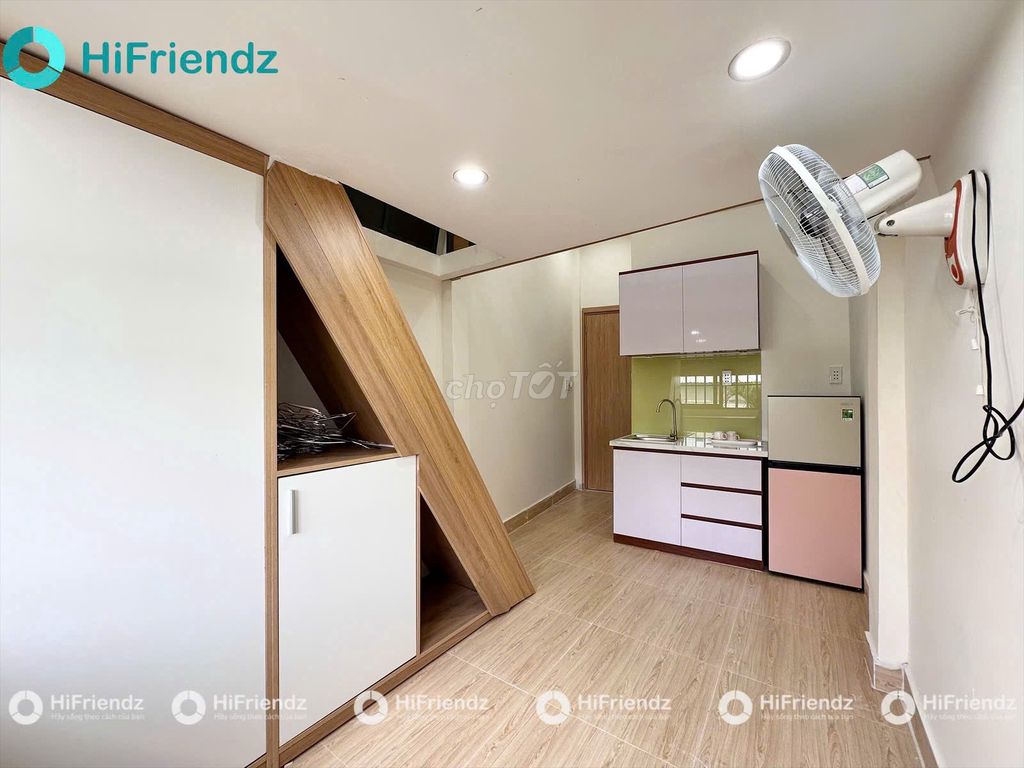 Rent room-- nice, cool room-- student prices.