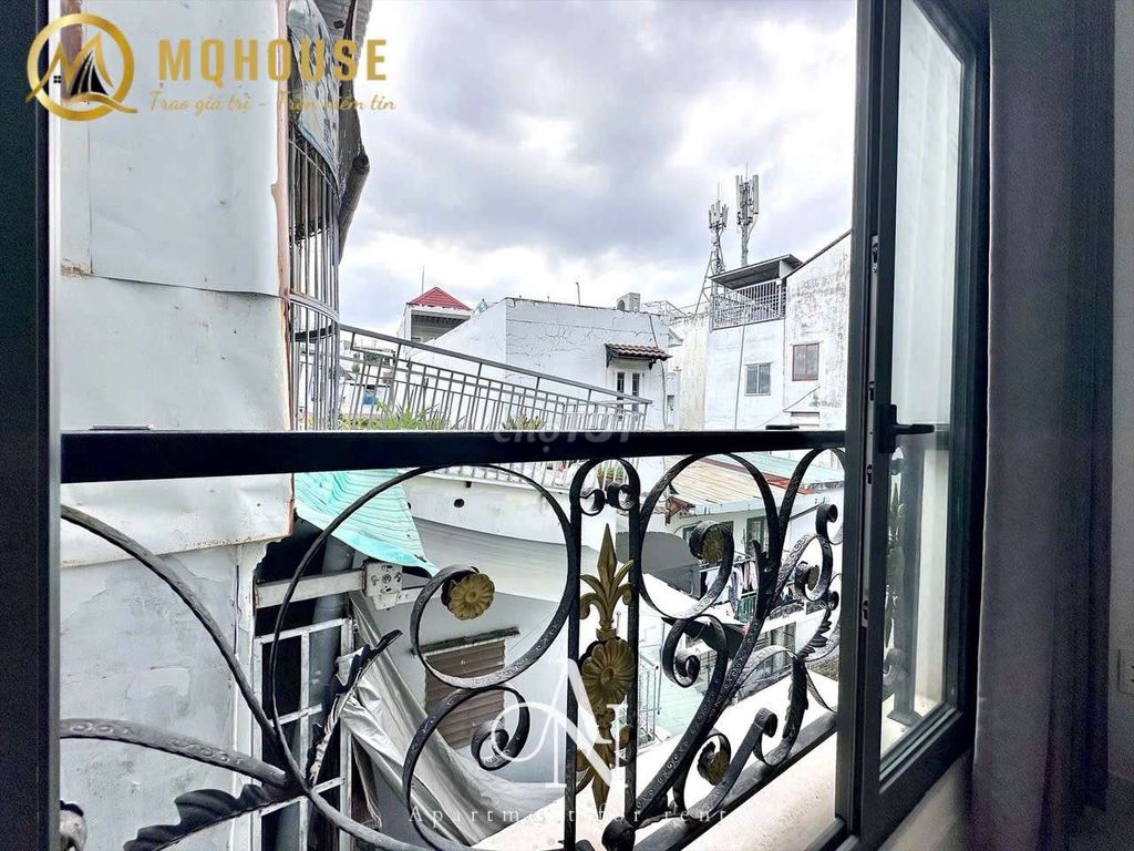 The super-split balcony studio Thích Quảng Đức