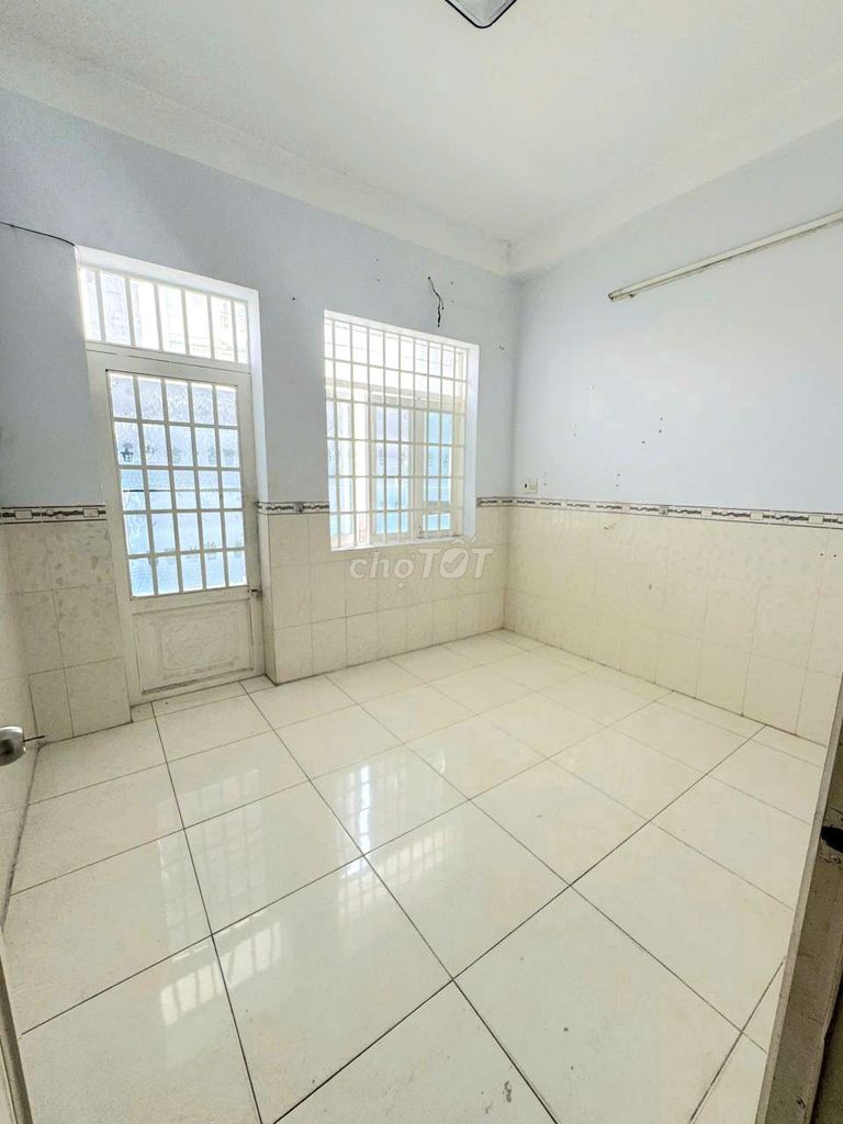 449/ Hương Lộ 2 4 bedrooms... 9 million.
